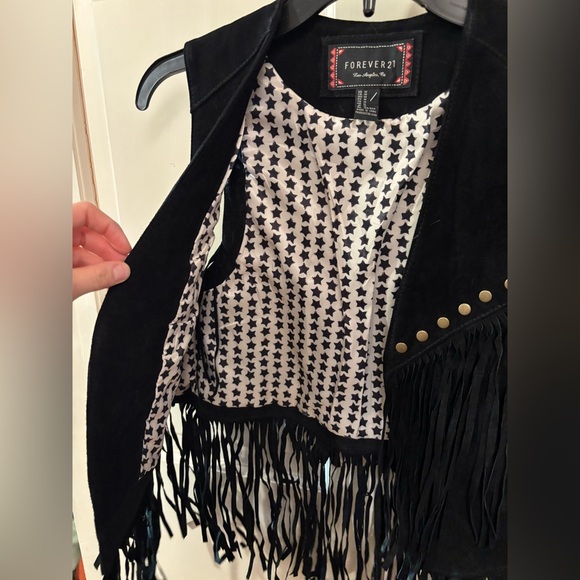 Forever 21 Black and White Star Patterned Vest - Picture 3 of 11